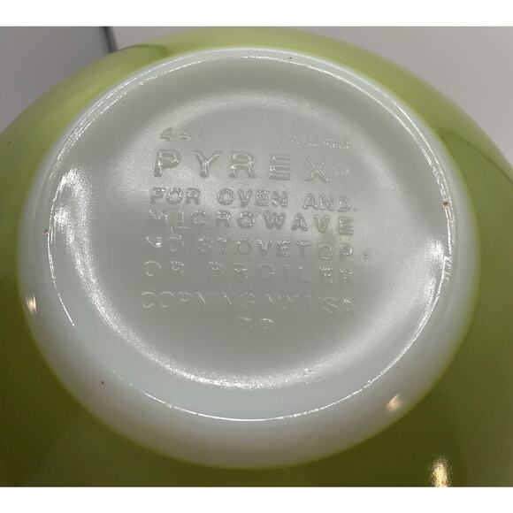 Pyrex Crazy Daisy 441 Cinderella Mixing Bowl Spring Green 750mL Vintage - Picture 7 of 7